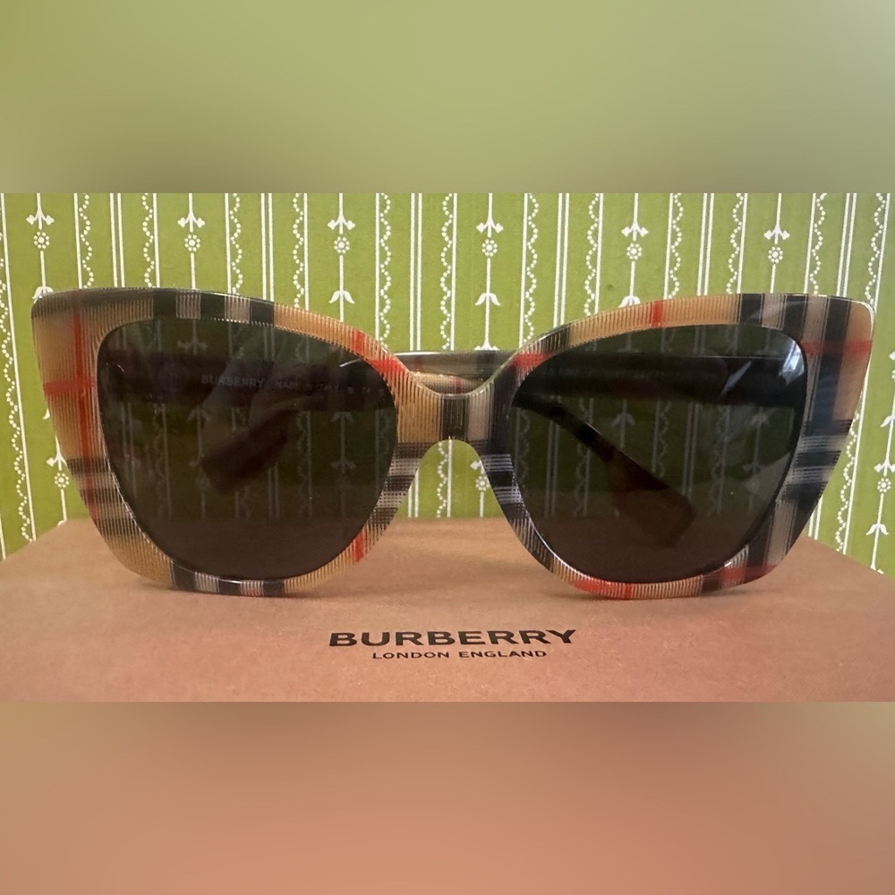 Burberry 4393 Sunglass